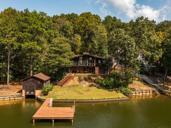 755 N Lakeshore Dr, Talladega, AL 35160