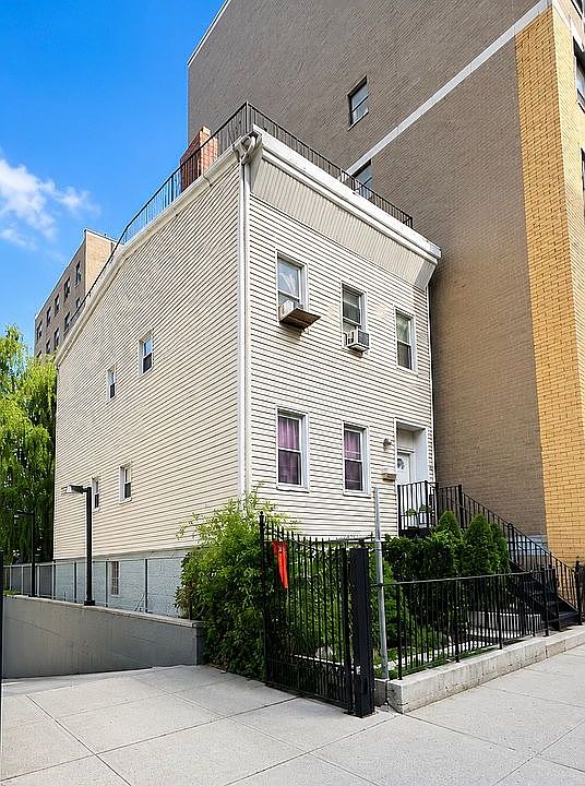 2nd image of 1079 Washington Ave