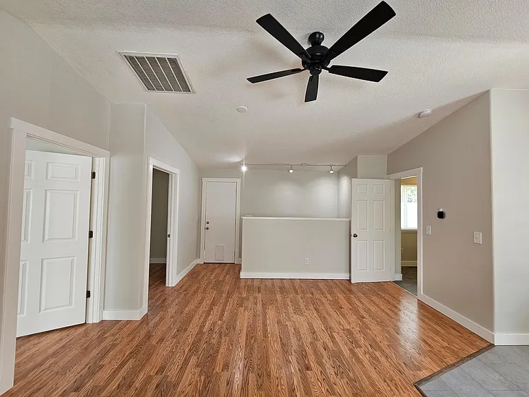 13235 SE Oatfield Rd — Photo 20