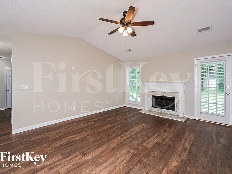 797 Gable Ct — Photo 2