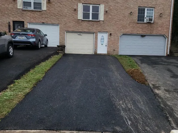 2620 Mountain Ln, Allentown, PA 18103