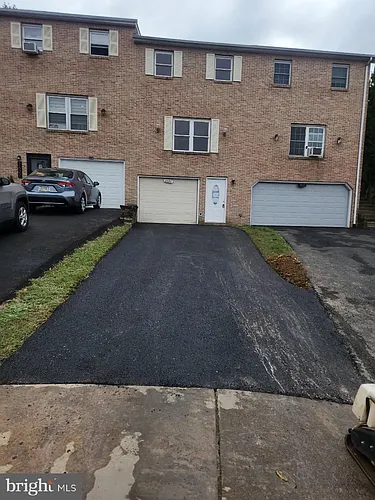 2620 Mountain Ln Photo 1