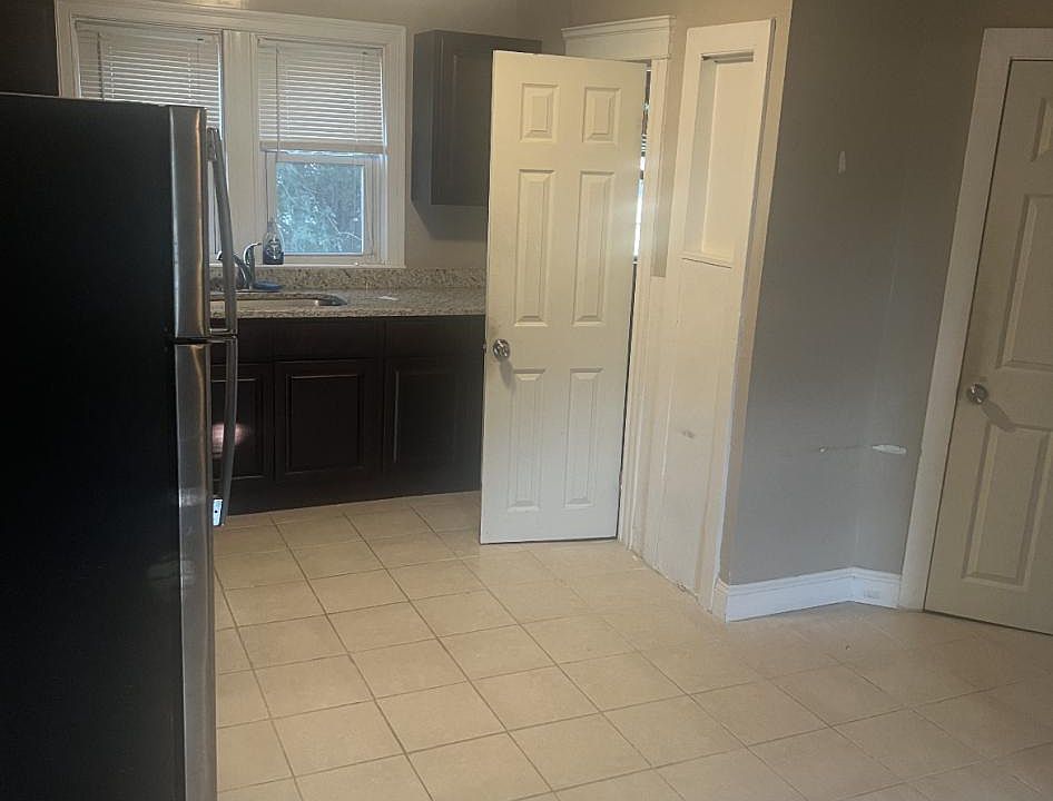 2nd image of 20 Benedict Rd Floor 2