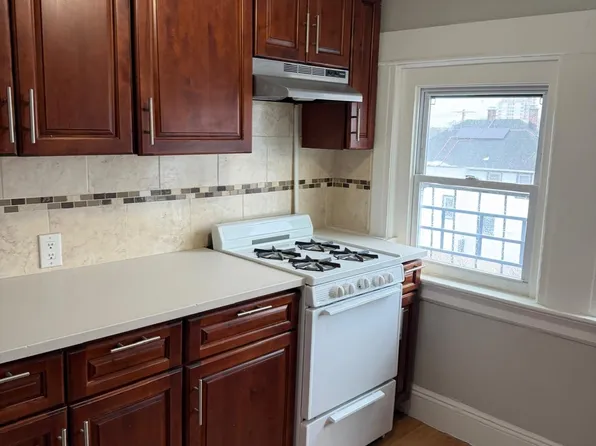 (undisclosed Address), Far Rockaway, NY 11691
