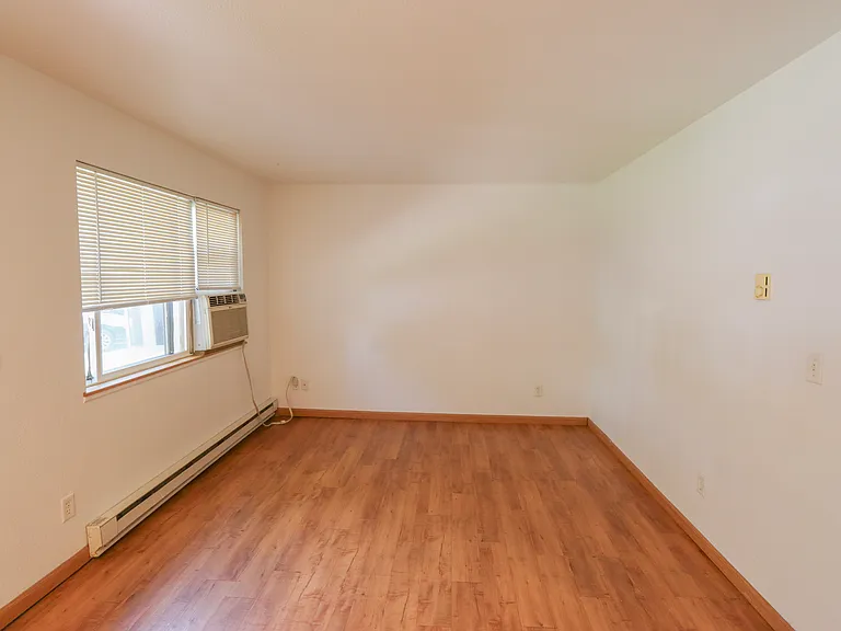 223 W Myrtle St #B — Photo 10