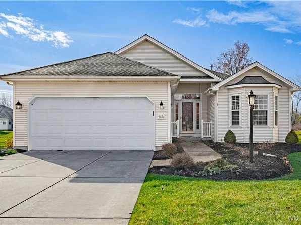 5426 Carleton Lake Dr, Lockport, NY 14094