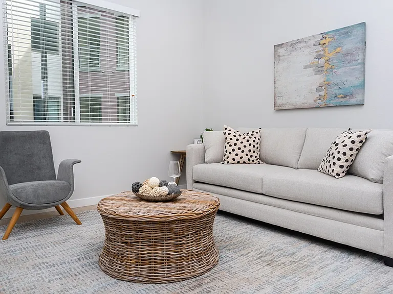Downtown Ontario Luxury Apartments — Photo 15