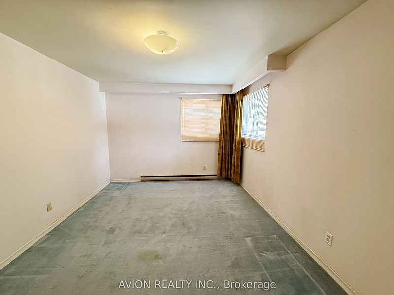 Toronto House for rent - 5 Bedrooms — photo 4