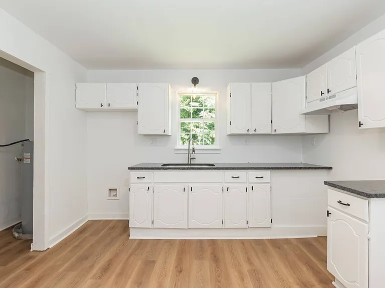 423 E Rockspring St — Photo 16
