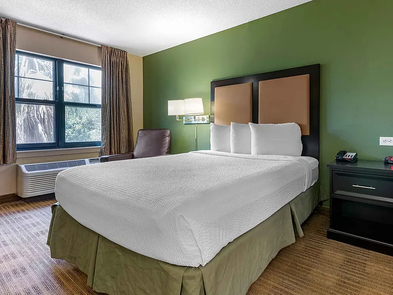 Studio Suite - 1 Queen Bed
