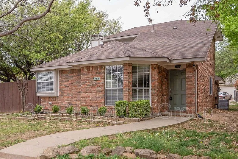 3 bed, 2.0 bath, 1200 sqft, $1,995 — Photo 4