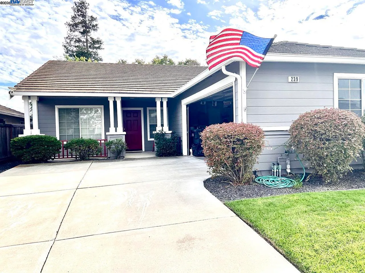 239 Sterling Way photo 1