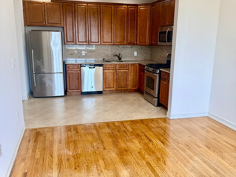 562 Court St #5B — Photo 4