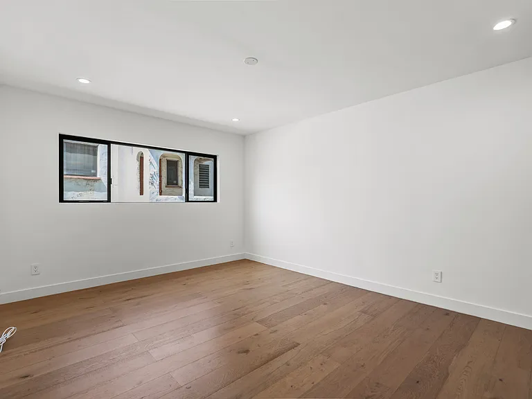 1480 S Canfield Ave — Photo 18