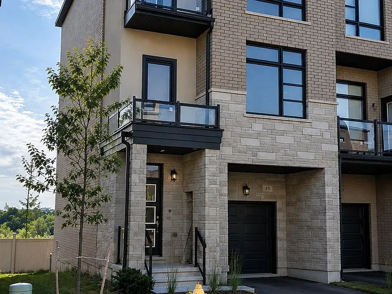 15 Inverary Cres — Photo 1