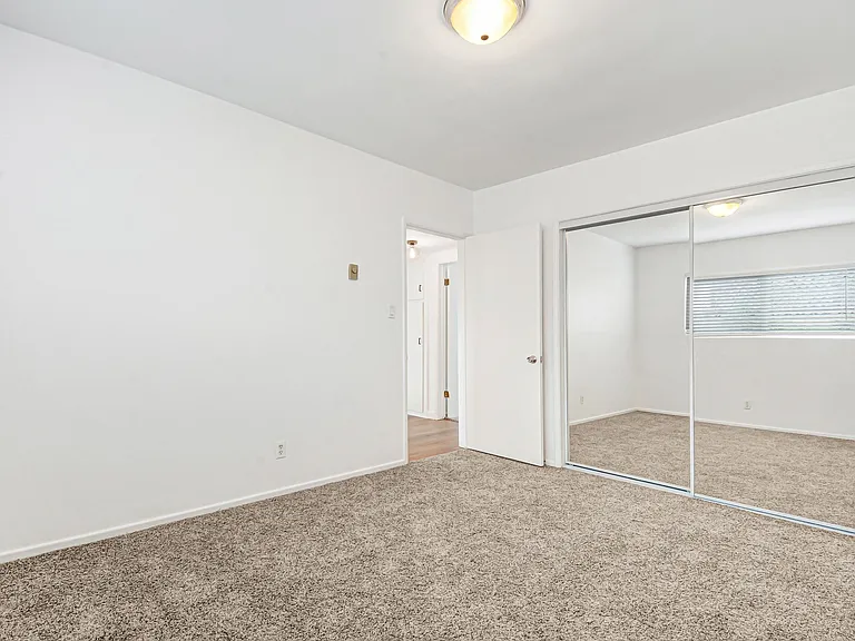 21005 Wood Ave #B — Photo 11