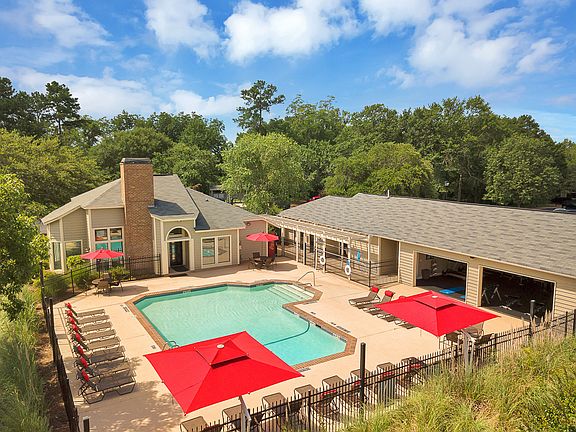Shimmering Swimming Pool at Forest Pointe Apartments in Macon, GA