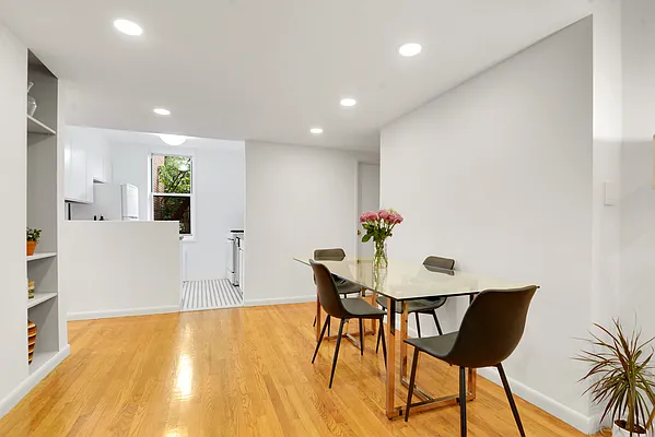 Sold by Horowitz Real Estate | media 8
