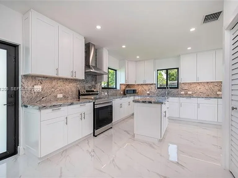 1621 S Treasure Dr #1621 — Photo 12