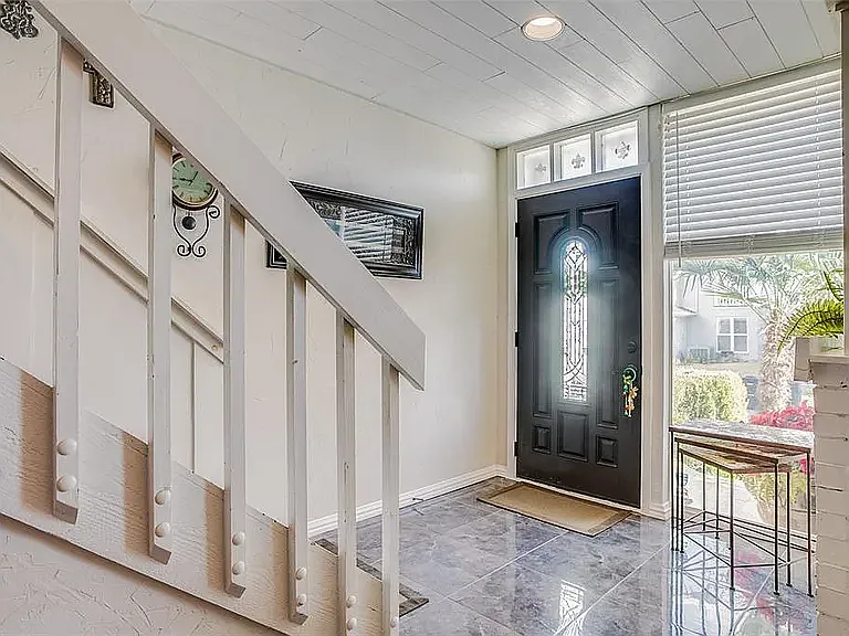 4 bed, 2064 sqft, $2,200 — Photo 2