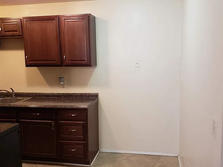 861 W Ocean View Ave — Photo 2