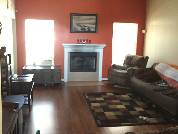 LR w/fireplace