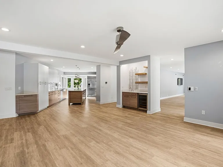4515 N Lake Dr — Photo 22