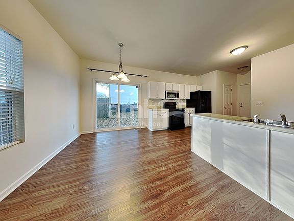 3rd image of 704 Marjam Ln