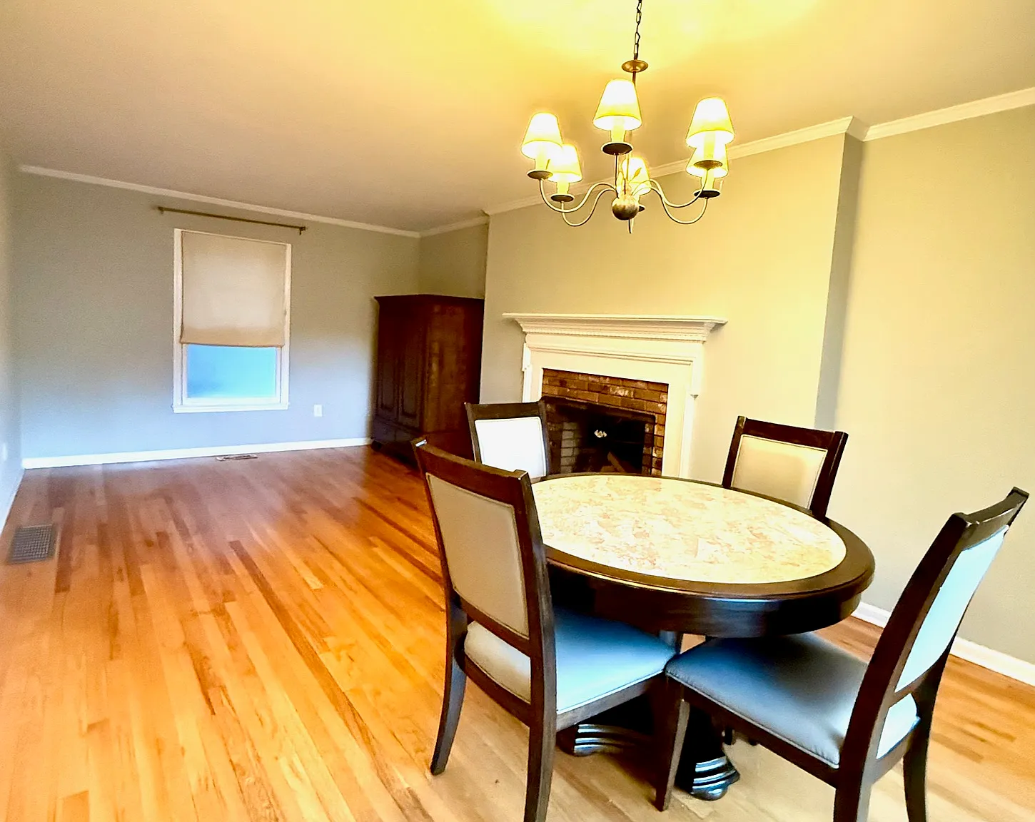 3 bed, 2.5 bath, 1644 sqft, $4,800 — Photo 3