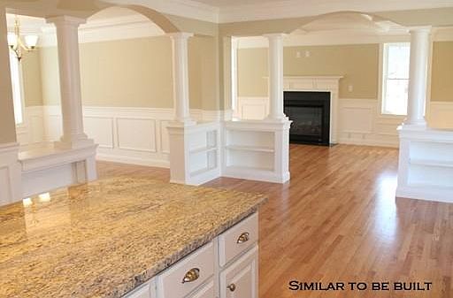 4th image of 28 Houlton St