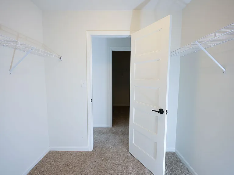 245 Hollyhock Dr — Photo 32