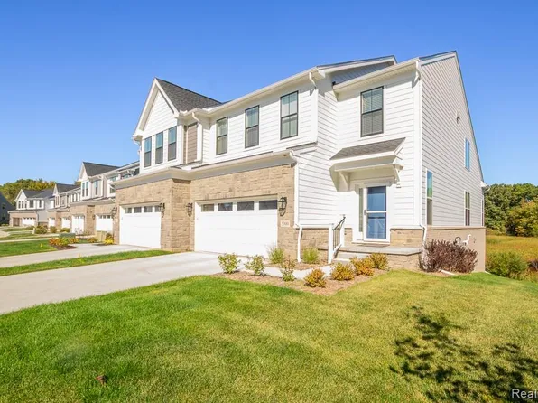 5300 Trail Vista Dr #11, West Bloomfield, MI 48322