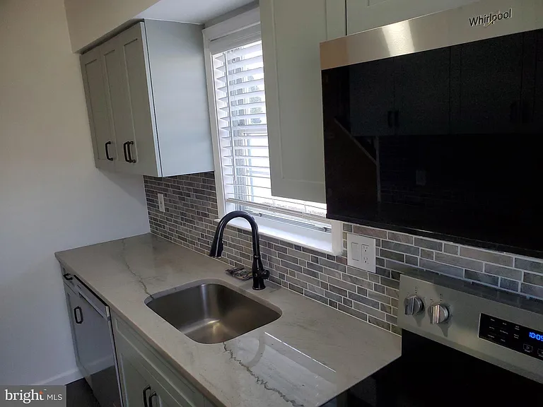 3 Banbury Ct — Photo 8