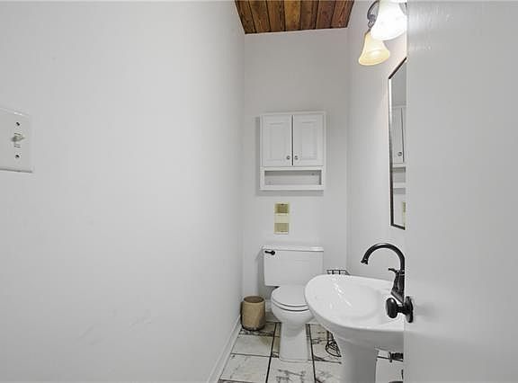 5th image of 1107 S Peters St APT 517
