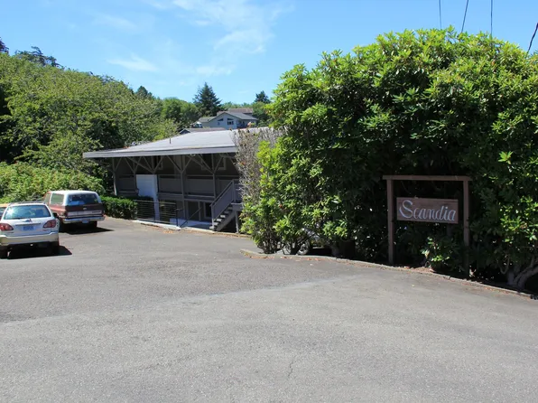 2092-2098 Monroe Ave #2108-2120, North Bend, OR 97459