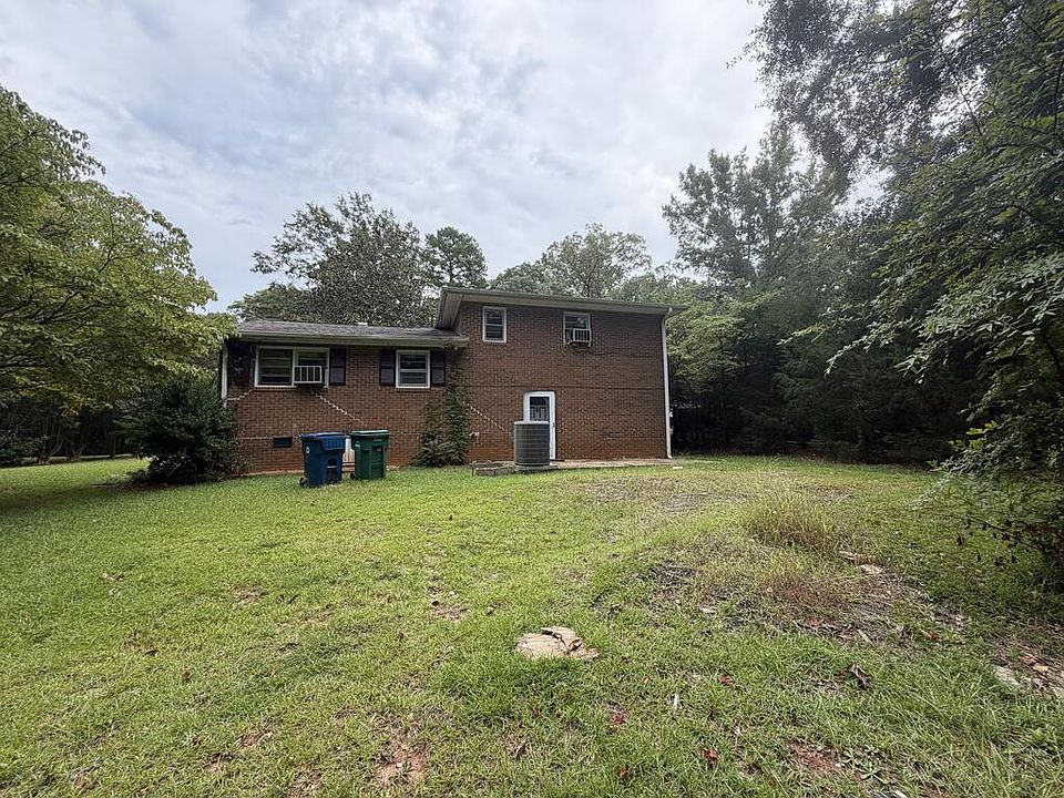 7th image of 307 Bethune St N