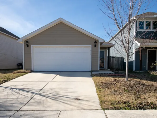 10528 Many Oaks Dr, Fort Worth, TX 76140