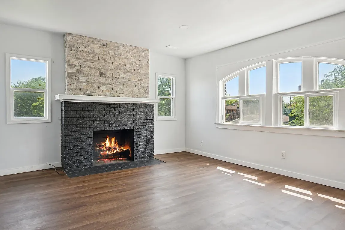 3 bed, 1300 sqft, $1,200 — Photo 2