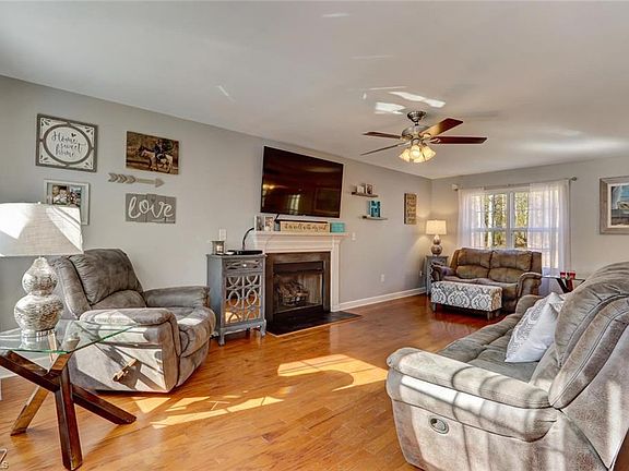 3rd image of 7868 Springdale Meadow Dr