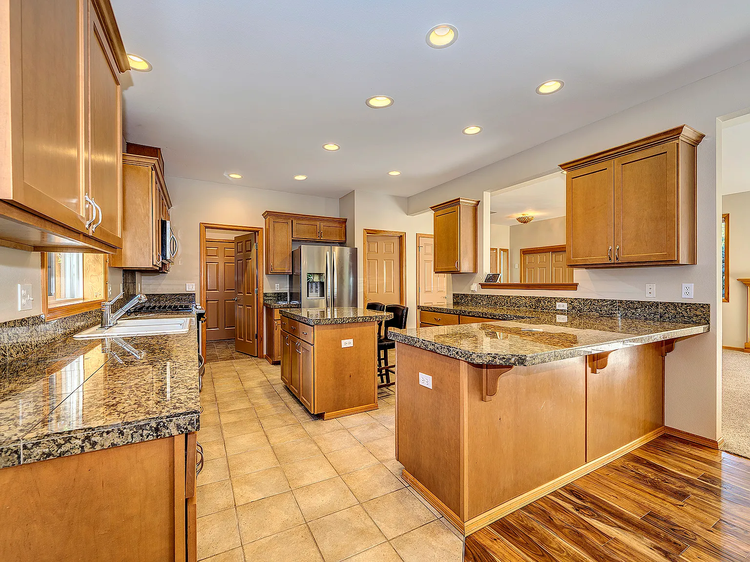 3 bed, 2.5 bath, 2193 sqft, $4,895 — Photo 2