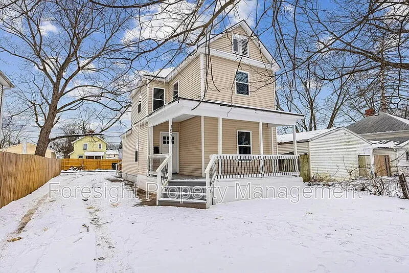 3 bed, 1.0 bath, 1076 sqft, $1,995 — Photo 3