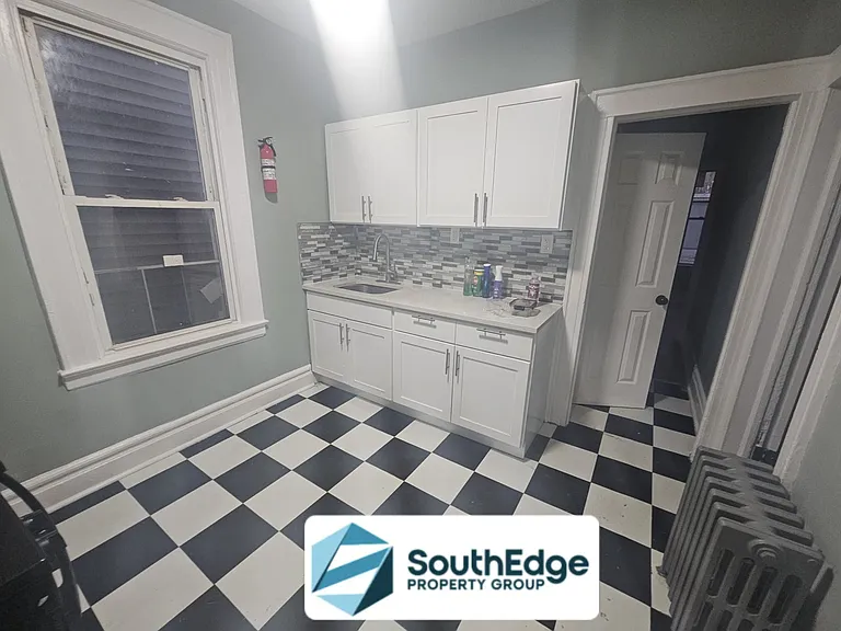 636 Grove St #1L — Photo 5