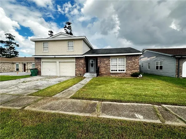 3812 Chriswood Ln, Harvey, LA 70058