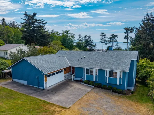 1433 Martha Way, Oak Harbor, WA 98277