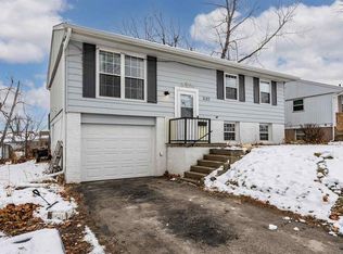 3127 Huxley Ln SW, Cedar Rapids, IA 52404