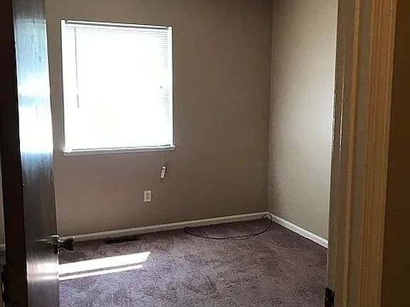 4th image of 901 N Lynn St
