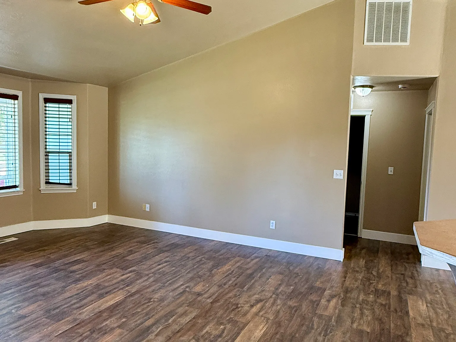 3 bed, 1145 sqft, $2,000 — Photo 4