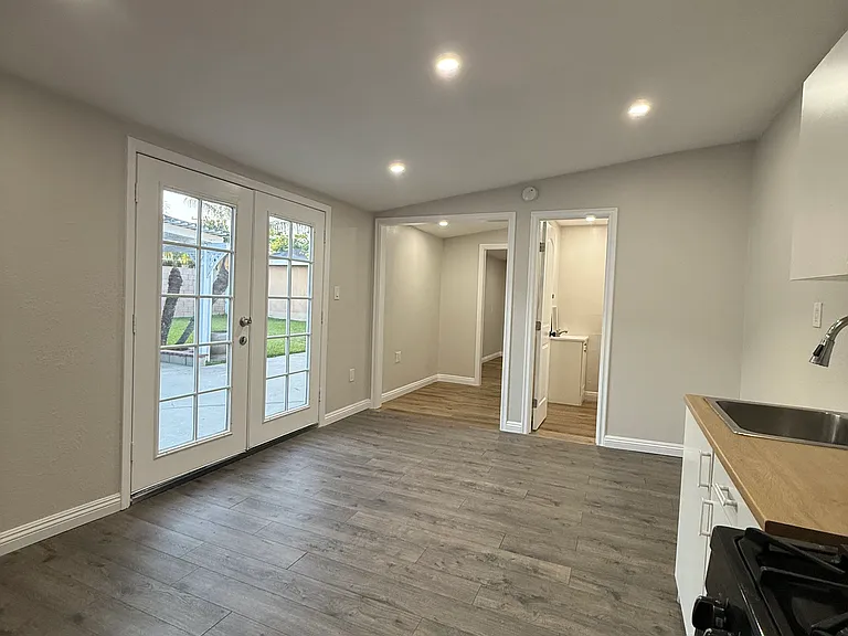8217 Bradwell Ave — Photo 2