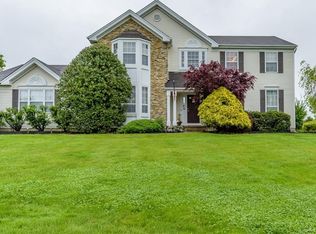 33 Running Brook Cir, Flemington, NJ 08822