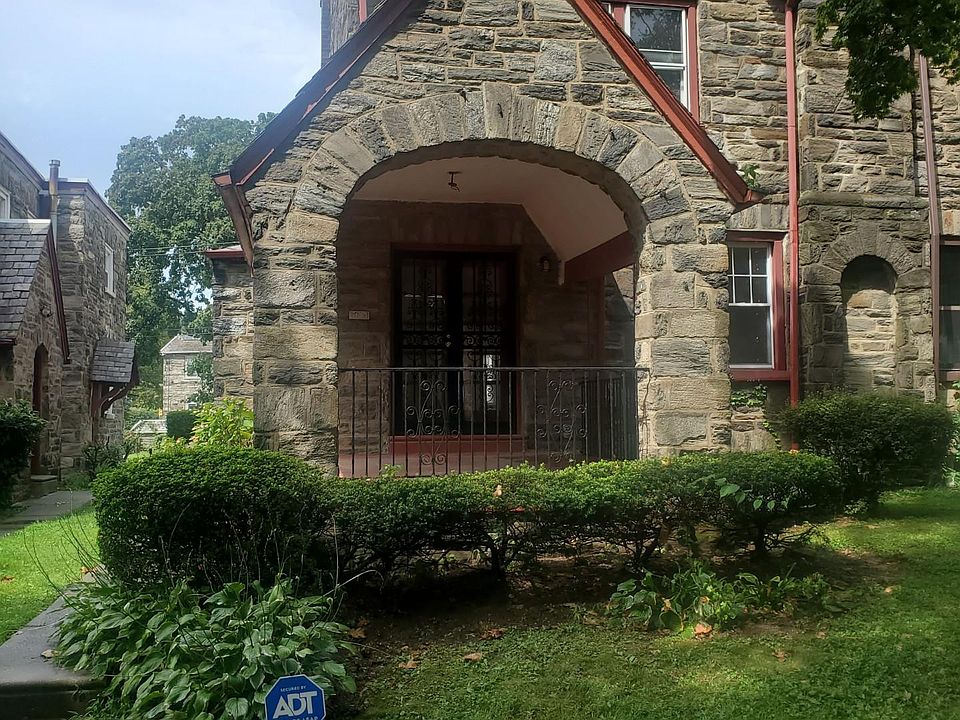 1st image of 5615 Woodbine Ave